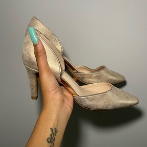 Kelly and Katie Women’s Gold Metallic Pointed Toe Pump